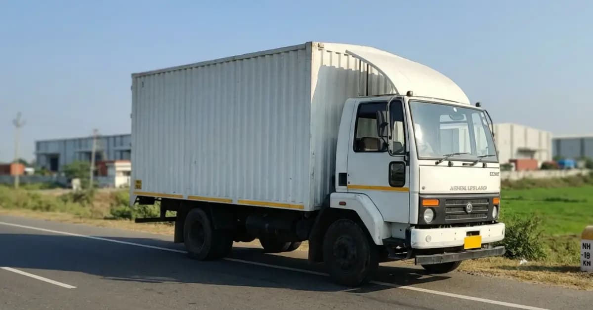 18 Feet Truck Dimensions in India: Payload, Models in 2026 & Size