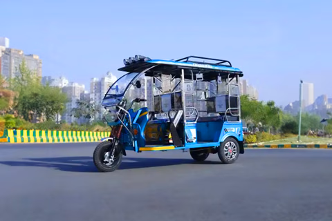 Gayatri Electric Dabang Pro 1000 SS car alternative