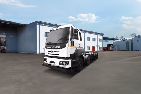 Ashok Leyland 3520-8x2 TS 6600/Cowl & Chassis/(30 ft) thumbnail