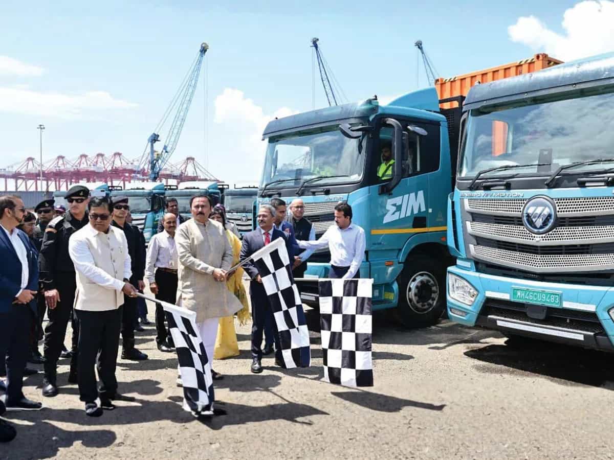 India's 1st Electric Truck Battery Swap Station Launches India's 1st Electric Truck Battery Swap Station Launches-image
